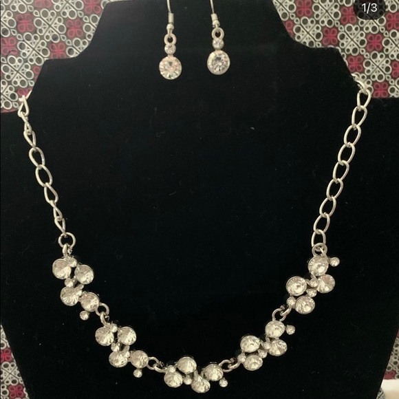 Necklace and matching Earrings - Picture 1 of 3
